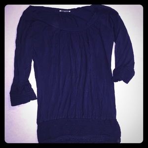 3/4 sleeve blue top.